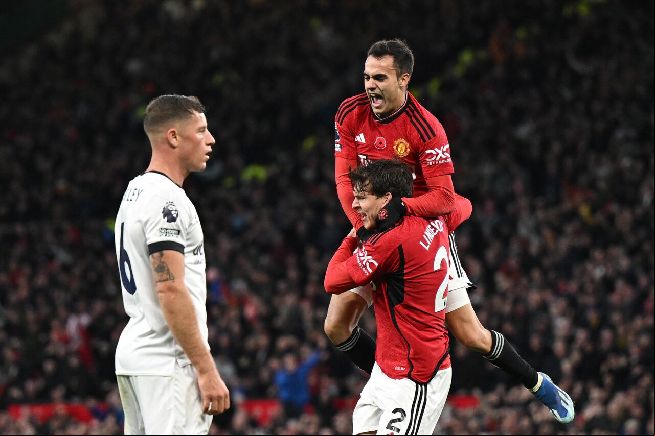 Con gol de Lindelof, Manchester United venció a Luton Town.