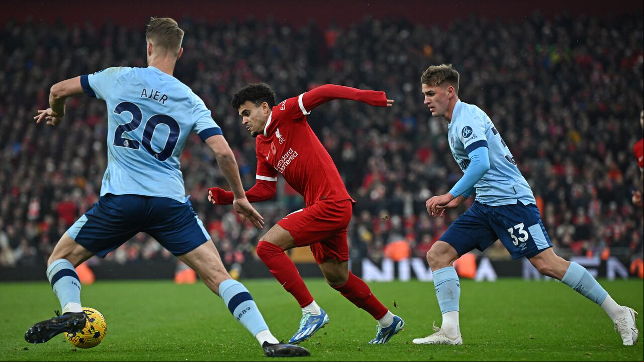 Liverpool venció al Bretnford 3-0. Luis Díaz ingresó a los 83 minutos de partido.
