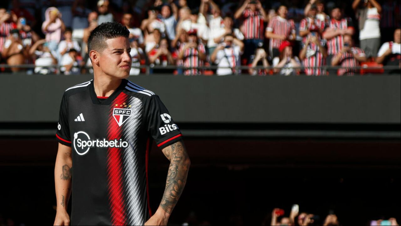SAO PAULO, BRAZIL - AUGUST 06: Newly signed player James Rodriguez is introduced to the fans before a match between Sao Paulo and Atletico Mineiro as part of Brasileirao Series A 2023 at Morumbi Stadium on August 06, 2023 in Sao Paulo, Brazil. (Photo by Miguel Schincariol/Getty Images)