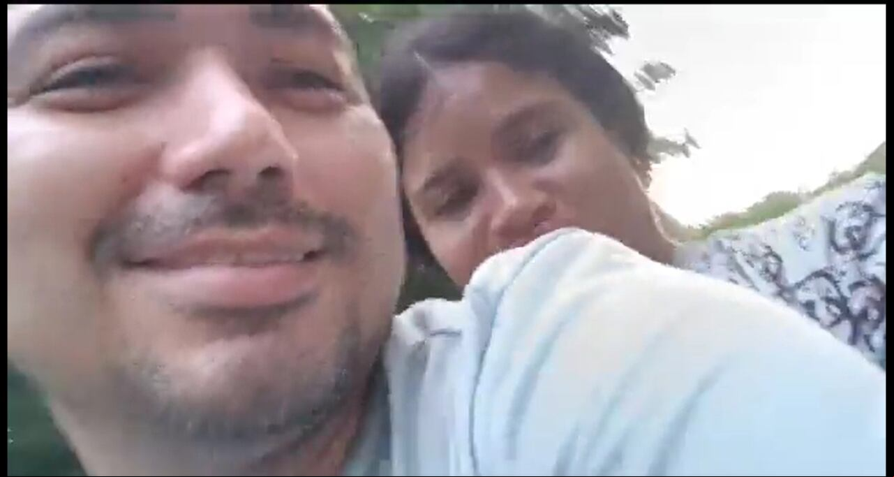 Cabe señalar que fue en cuestión de segundos que sucedieron los hechos, ya que al parecer el teléfono cae al piso y en un intento por rescatarlo el hombre pierde el control del vehículo.