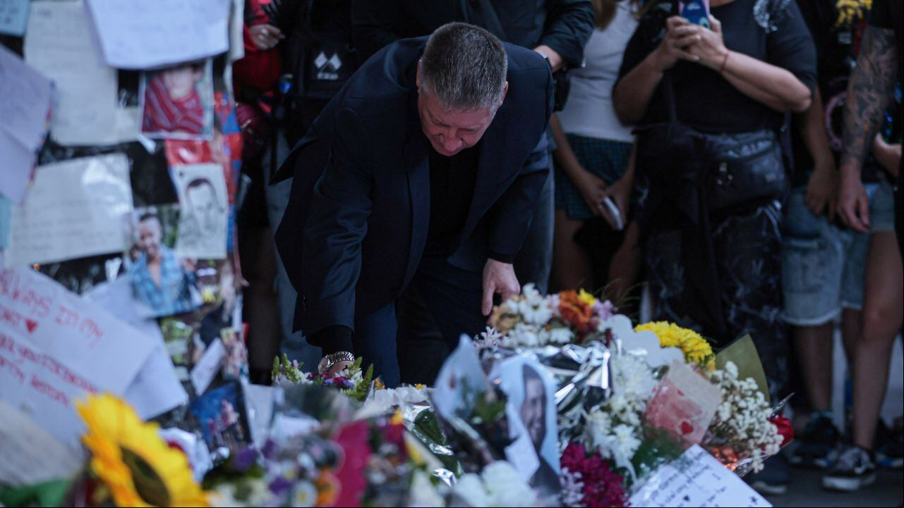Geoff Payne, padre del fallecido músico británico Liam Payne, visita el hotel CasaSur Palermo donde su hijo cayó trágicamente del balcón y perdió la vida en Buenos Aires, Argentina, el 18 de octubre de 2024