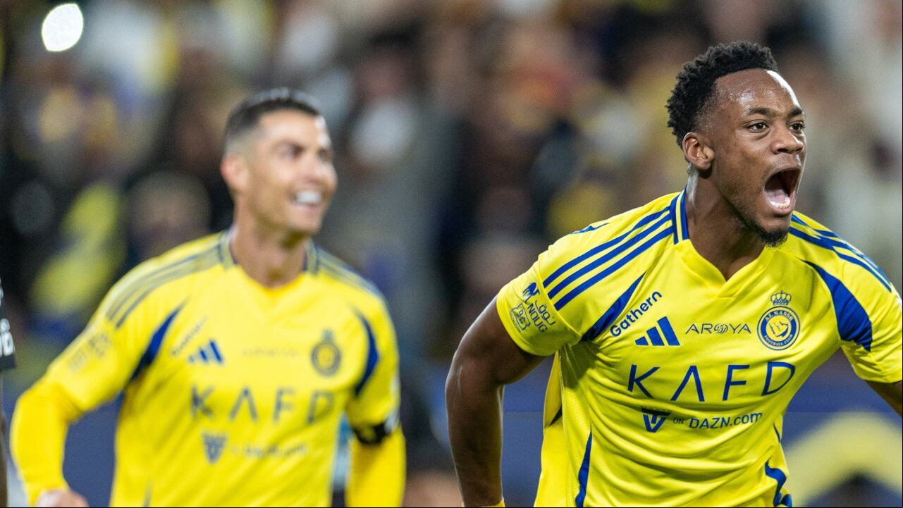 Jhon Durán y Cristiano Ronaldo, jugadores al servicio de Al-Nassr.