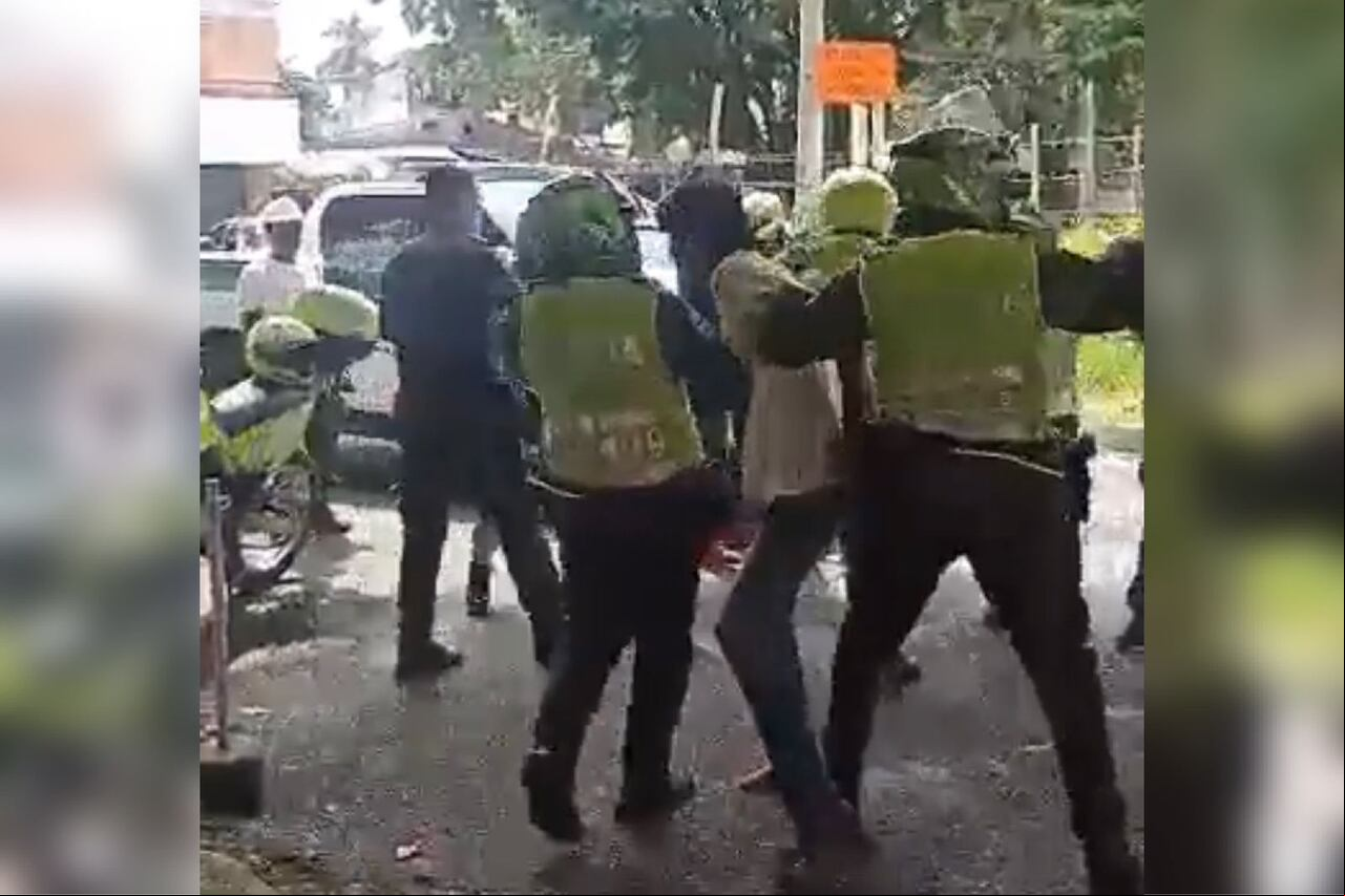 Comunidad intentó linchar a un sujeto que atacó a una mujer con un cuchillo.