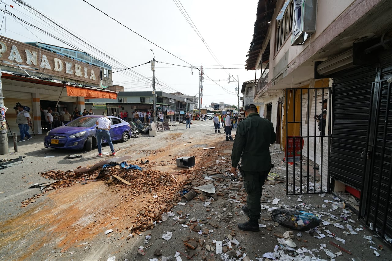 Atentado con una moto cargada de explosivos en jamundí Valle