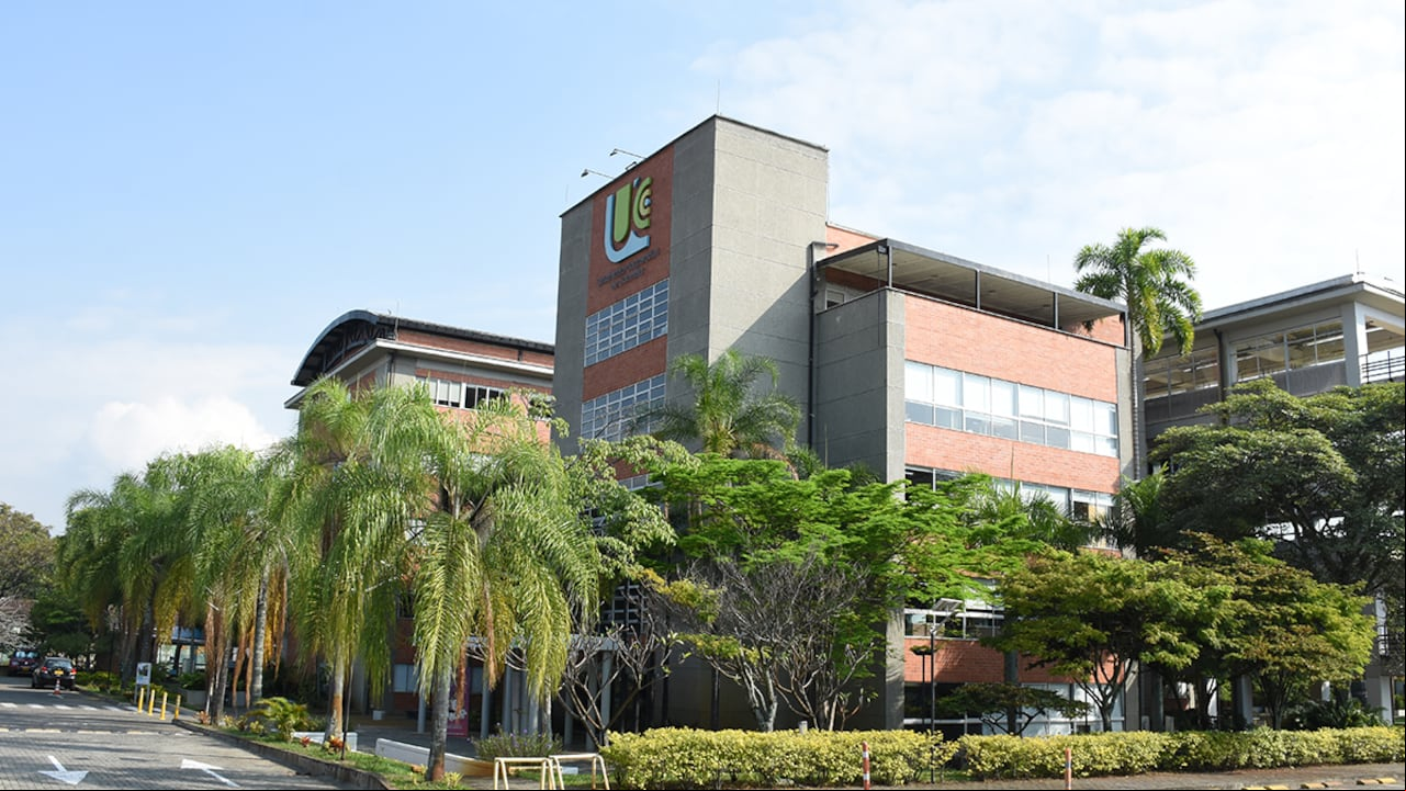 El campus Cali de la Universidad Cooperativa de Colombia está ubicado en la carrera 73 #2a-80, en el barrio Farallones.