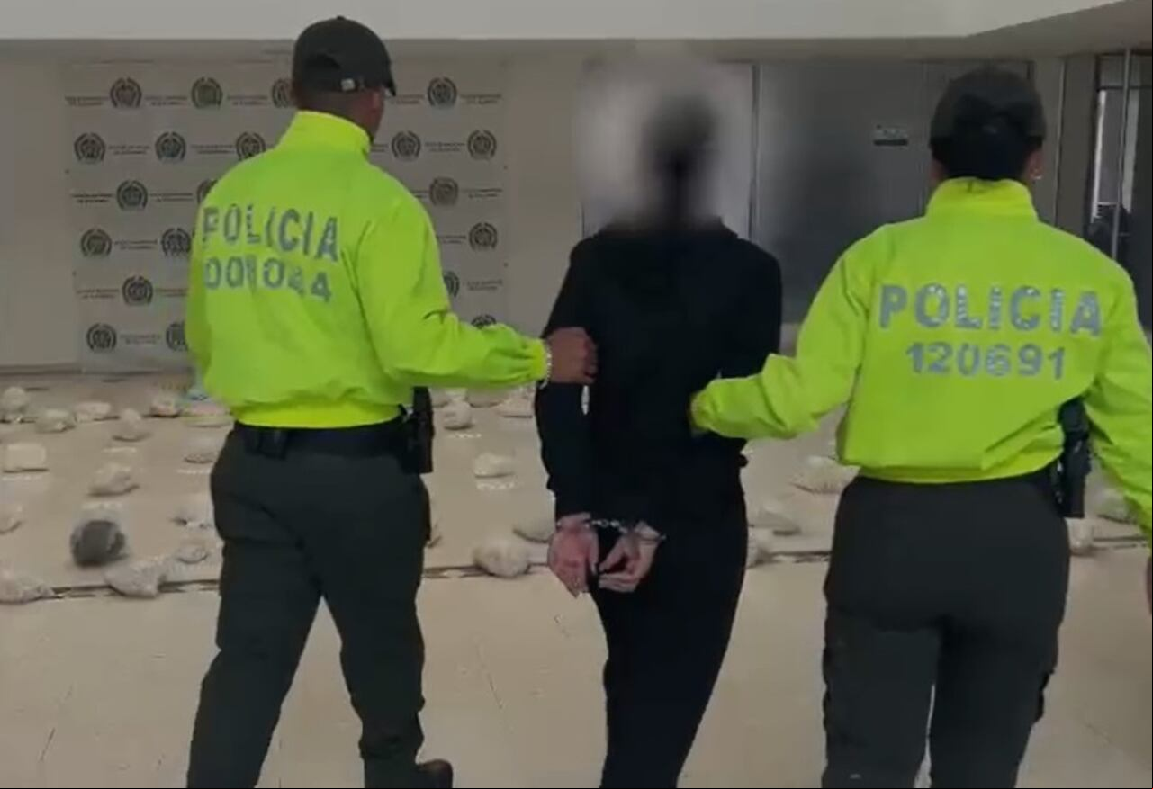 Funcionarios de la Sijín de la Policía Nacional fueron los encargados de capturar a esta presunta narcotraficante en Samaniego, Nariño.