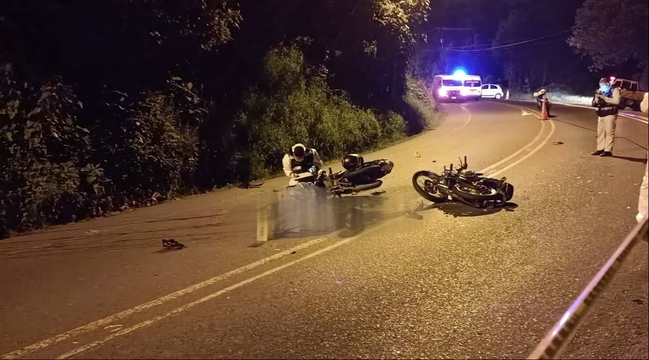 El hecho es materia de investigación por parte de las autoridades, pues al parecer uno de los motociclistas invadió el carril contrario, lo que causó el fatal desenlace.