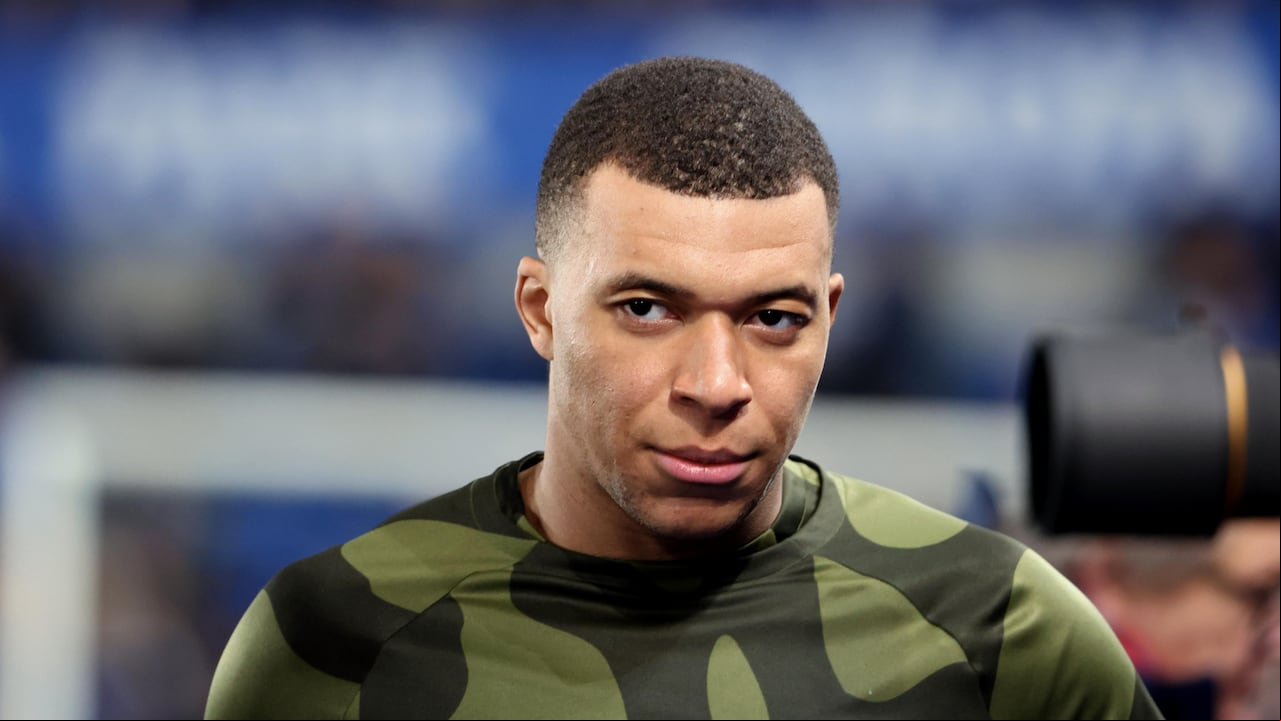 Mbappé se sigue desempeñando en el PSG, pero en los próximos días podrían haber noticias sobre un fichaje por parte del Madrid.