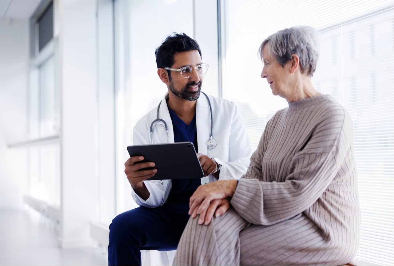 Explore la conexión entre la sudoración nocturna y el cáncer: descubra las posibles causas.