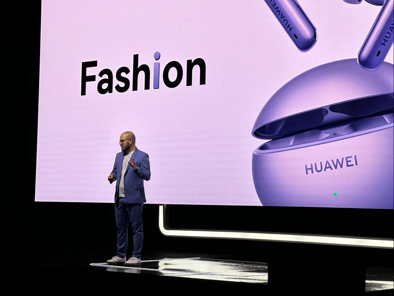 Carlos Morales, PR Manager de Huawei LATAM, en el lanzamiento de nuevos productos en México.