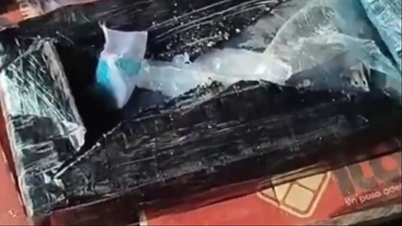 Este cargamento de cocaína tenía como destino la ciudad de Medellín, donde después sería despachado hacia los Estados Unidos, indicaron los integrantes de la Policía Nacional.