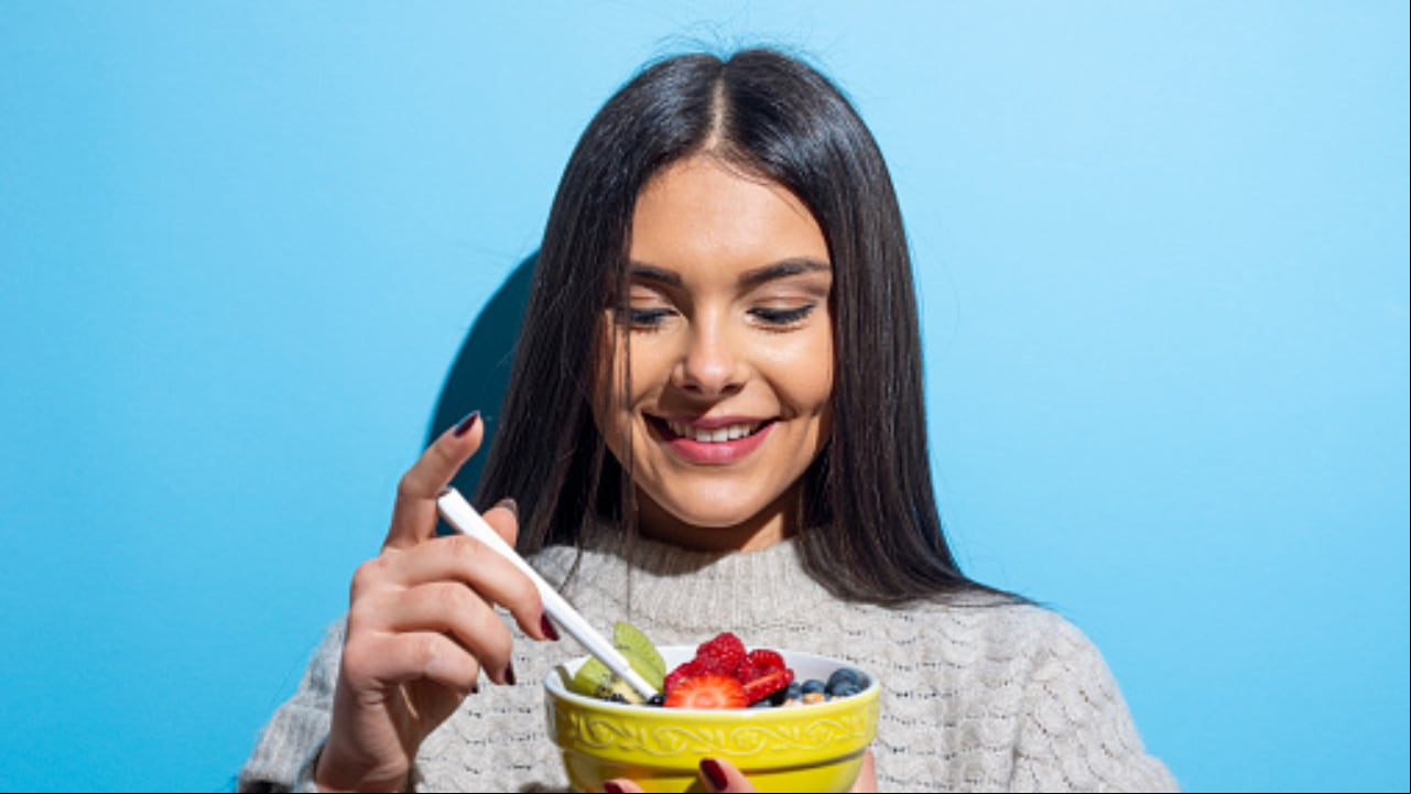 El consumo de frutas es fundamental en una dieta saludable.