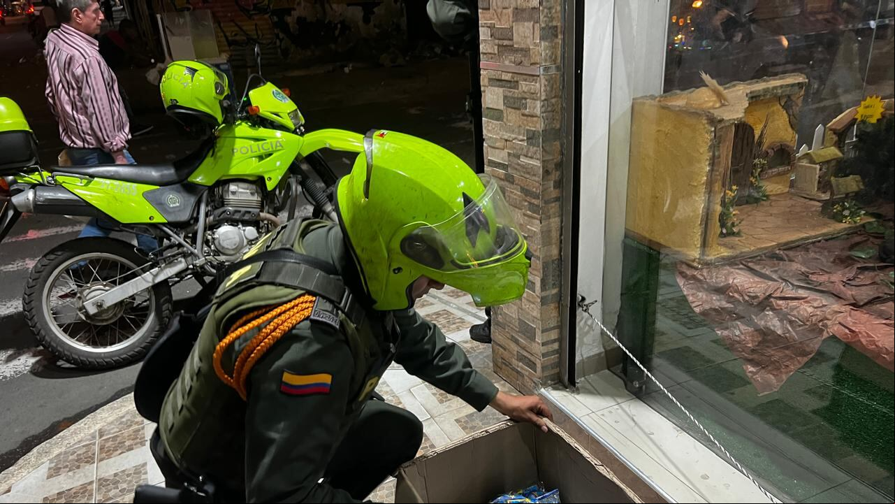 Los uniformados llegaron a varios puntos de los barrios Junín y Fray Damián para incautar amplios lotes de pólvora, evitando así tragedias en medio de las celebraciones decembrinas.