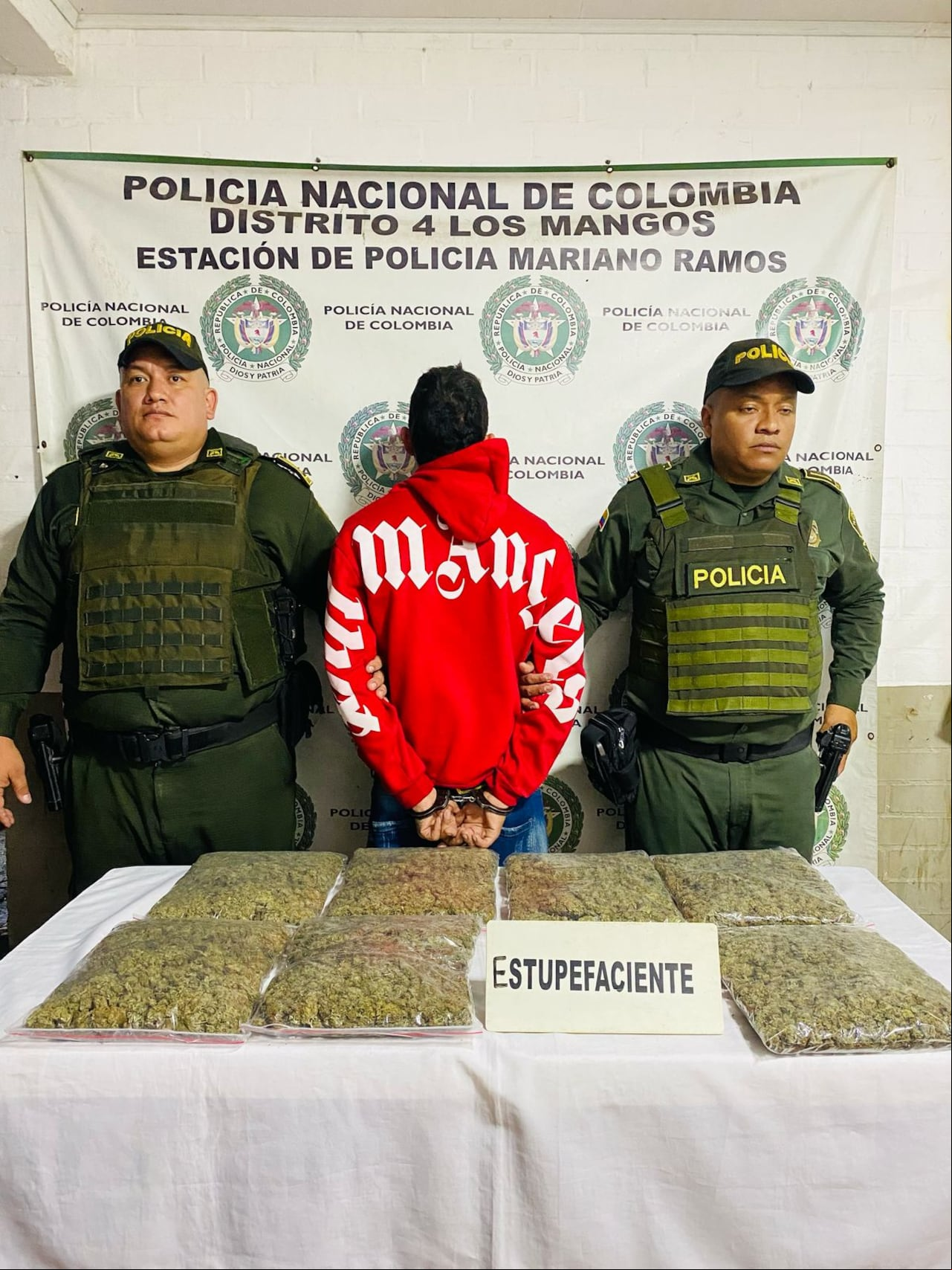 El estupefaciente era transportado por el hombre en una maleta.