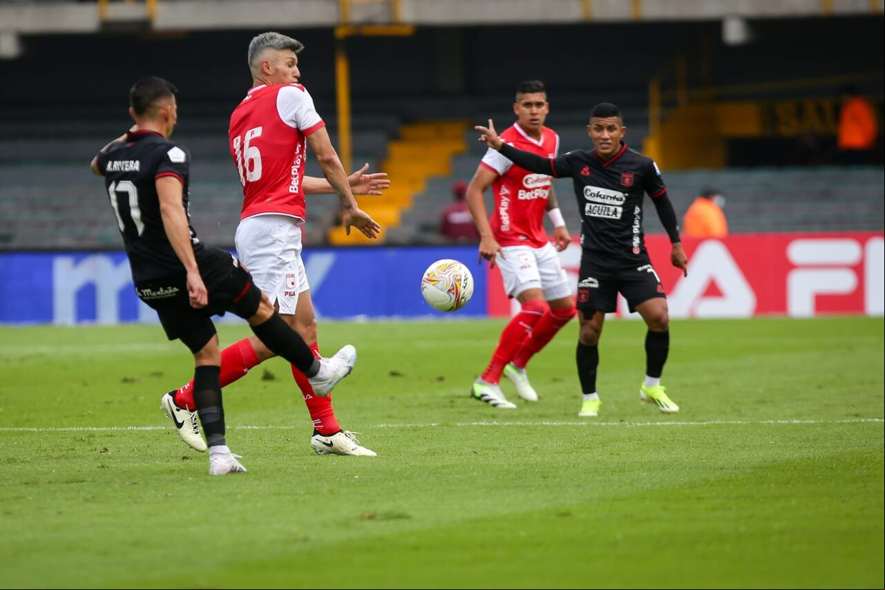 Imagen del partido entre Independiente Santa Fe y América de Cali por la fecha 18 del primer semestre de la Liga colombiana 2024.