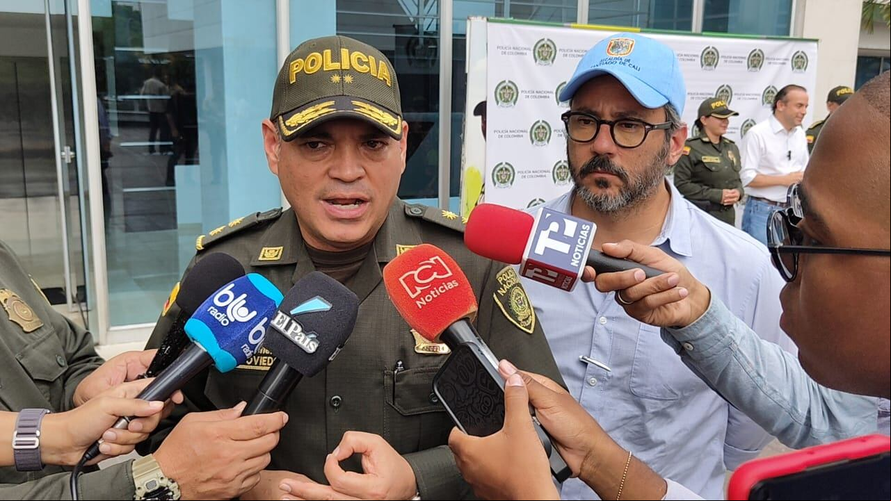 El general Carlos Oviedo, comandante de la Policía Metropolitana de Cali, explicó que el atentado tuvo como objetivo afectar tanto a la institución policial como a la comunidad del sector.