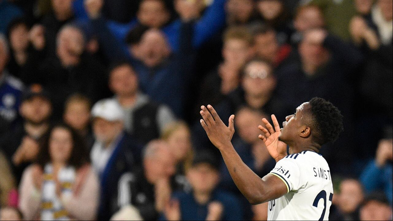 Luis Sinisterra celebrando un gol con el Leeds United, equipo de la segunda división de Inglaterra