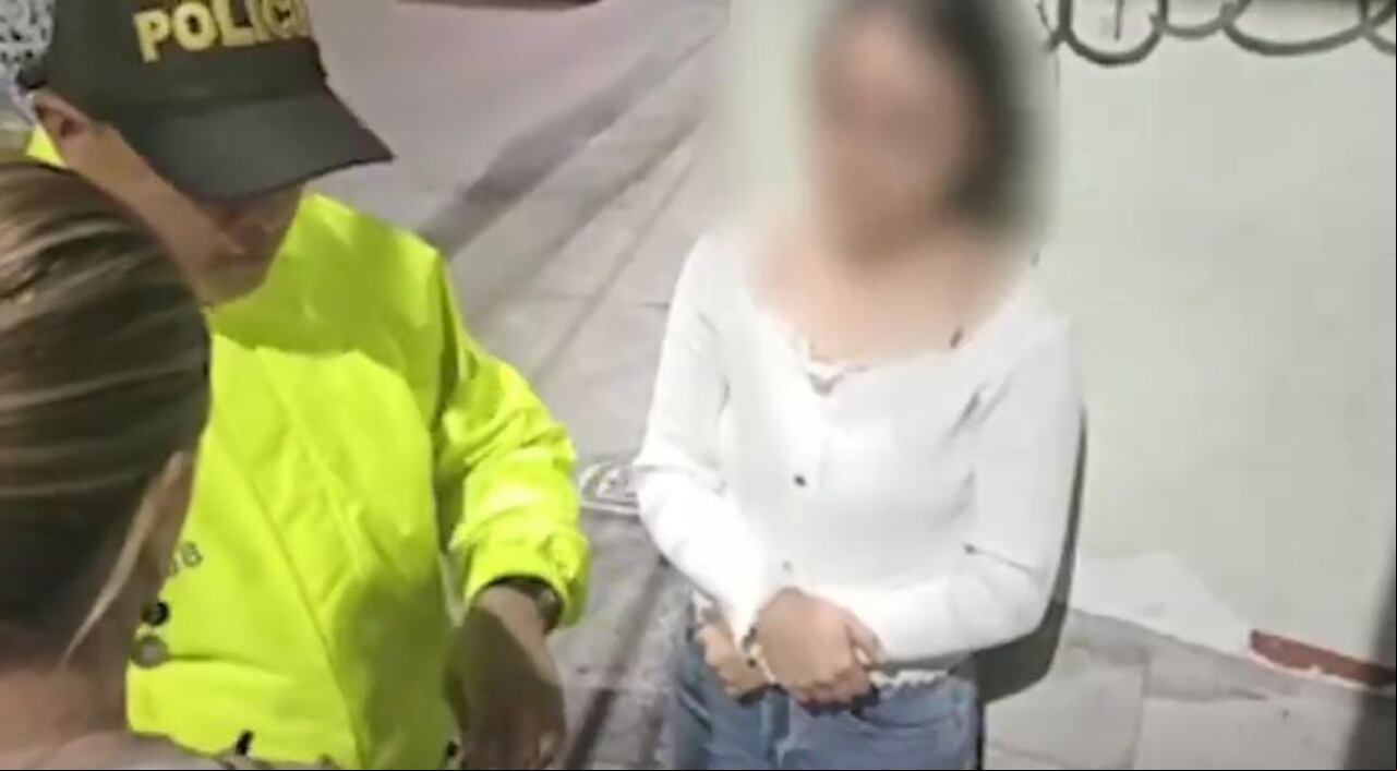 La mujer tiene 22 años.