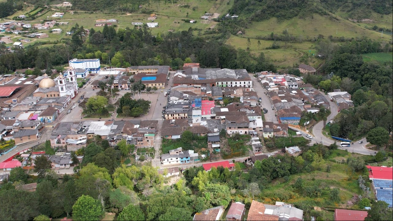 Comunidades indígenas y campesinas de la zona rural de Silvia, Cauca, están en máxima alerta por combates entre grupos armados ilegales, situación que ya va a completar dos días.