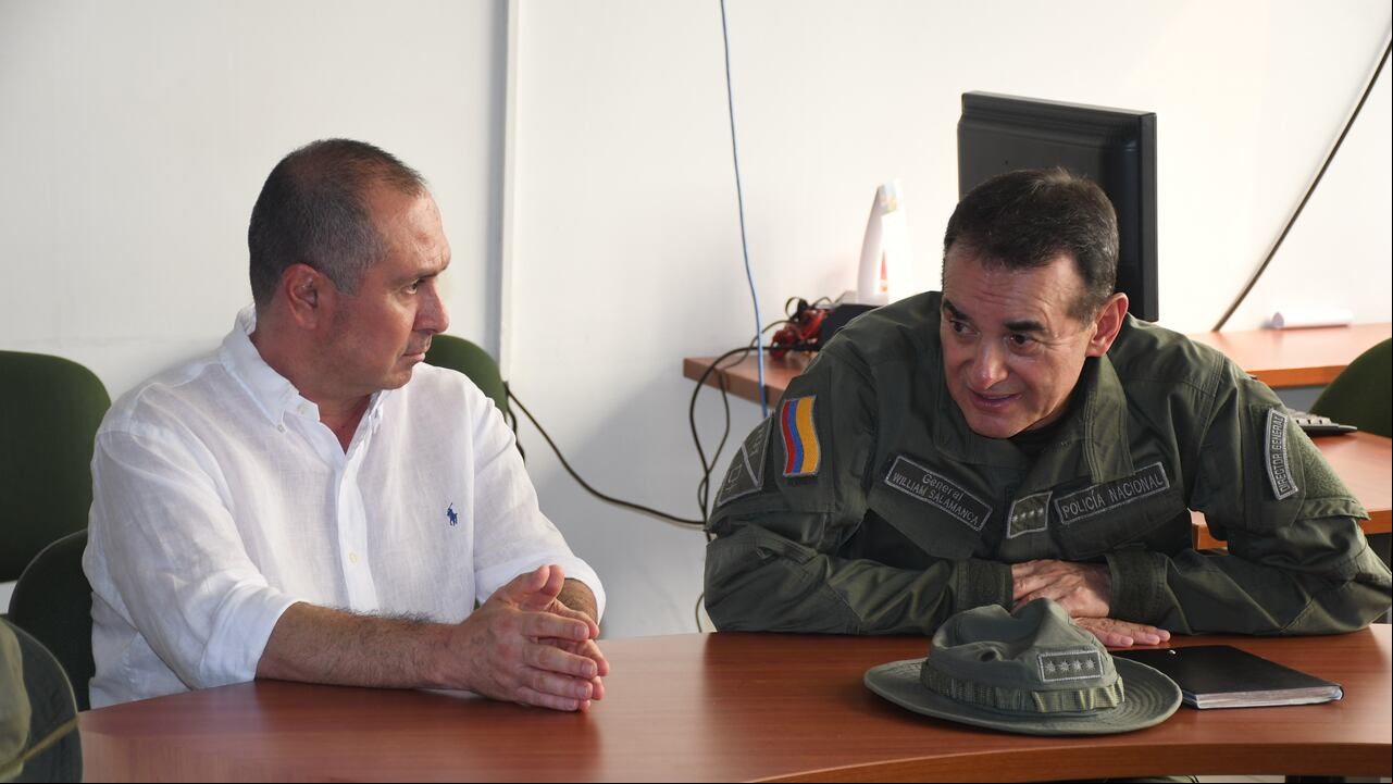 Tuluá: Situación de orden público en Tuluá. Consejo de Seguridad, comandante de la Policía General William René Salamanca Ramírez. Junto alcalde de Tuluá, Gustavo Vélez. foto José L Guzmán. El País