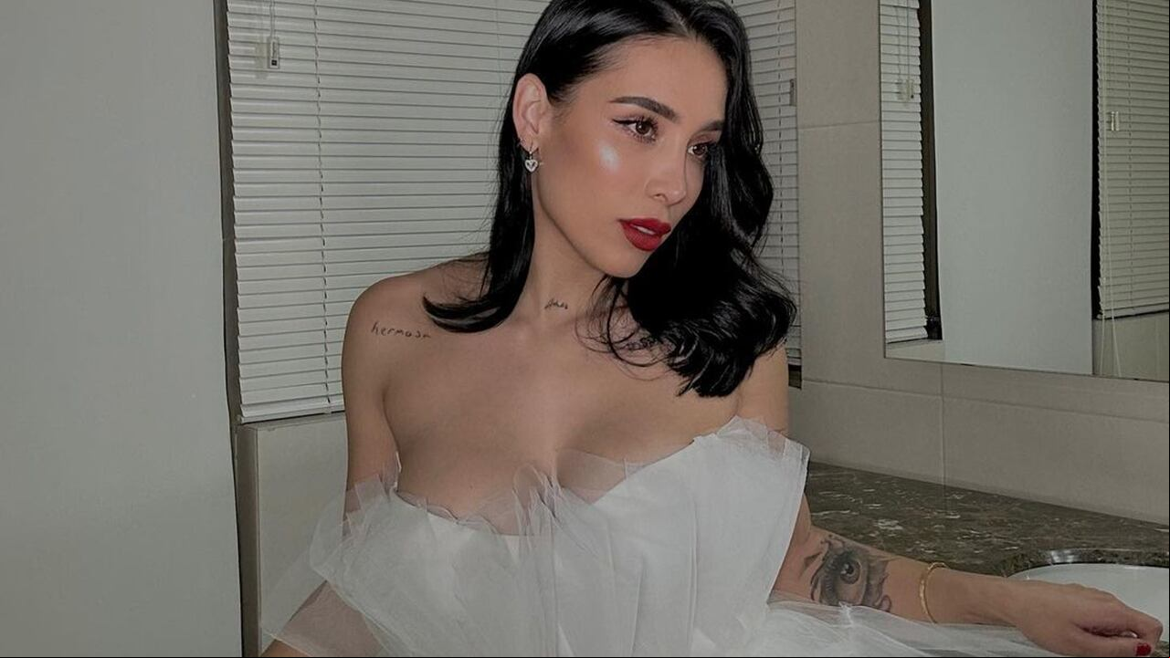 La influencer mostró dos fotos de ella en su adolescencia y sin prótesis. Foto: Instagram @luisafernandaw.