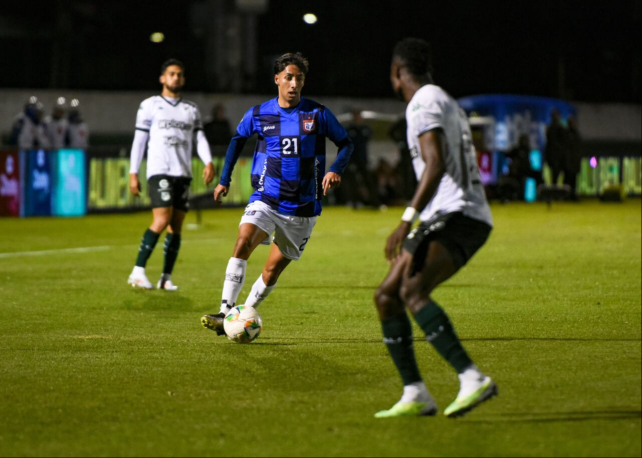 Boyacá Chicó enfrenta al Deportivo Cali en el estadio La Independencia de Boyacá, Liga Betplay 2024-II (Mcgiver Barón - Colprensa).
