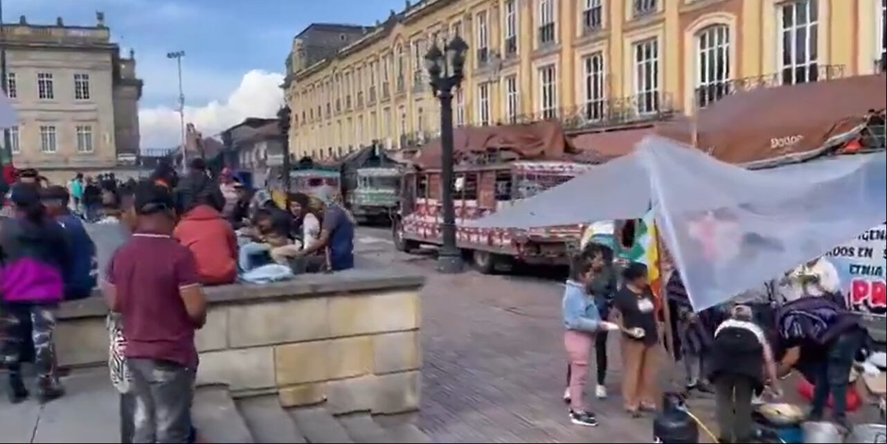 Cerca de 1800 Indígenas llegaron hasta la Plaza de Bolívar, en Bogotá, este 1 de abril.