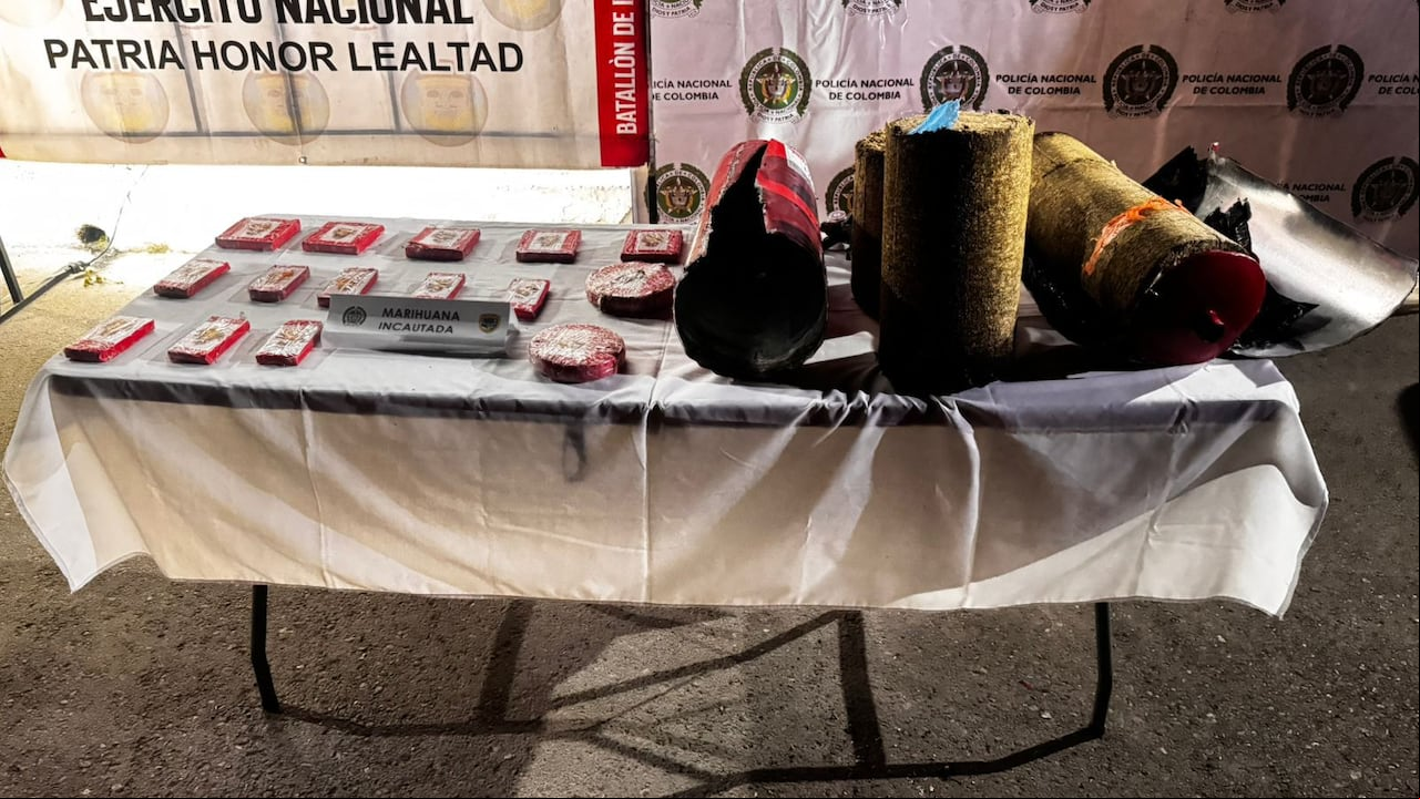 Los falsos extintores, el capturado y el cargamento de marihuana quedaron a disposición de la Fiscalía General de la Nación.