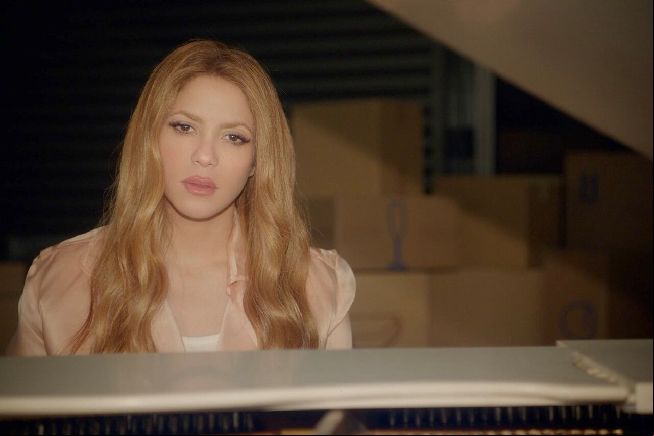 Con esta canción Shakira vuelve a sus raíces, esta vez junto a sus hijos Milán y Sasha, quienes también participaron en esta creación musical.