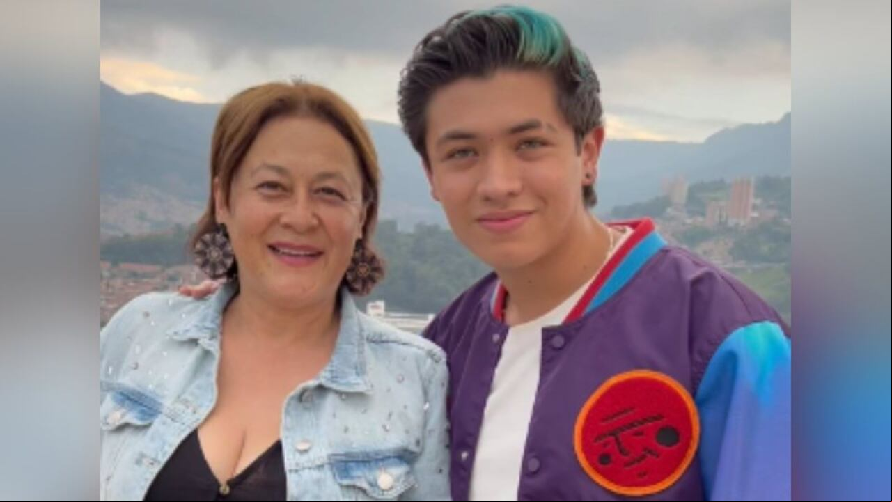 Alina Lozano junto a su novio Jim Velásquez.