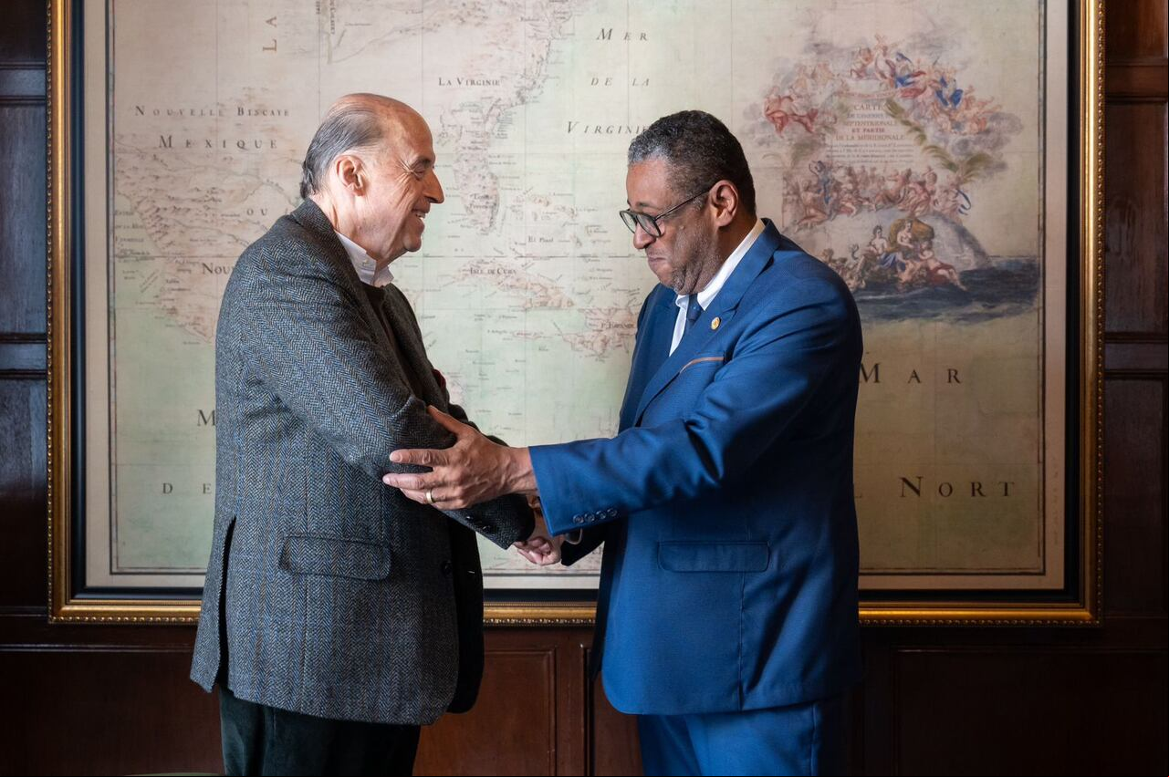 Canciller Álvaro Leyva con el encargado de negocios de Haití en Colombia, Pierre Philippe Brunet.