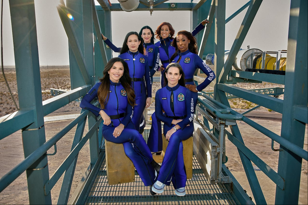 Este lunes se dio el primer vuelo suborbital con una tripulación exclusivamente femenina.
