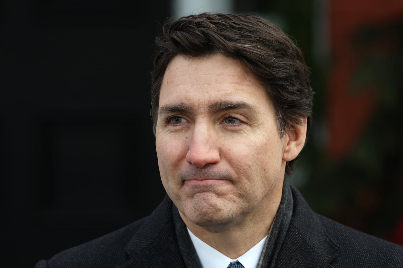 El primer ministro canadiense, Justin Trudeau, habla durante una conferencia de prensa en Rideau Cottage en Ottawa, Canadá, el 6 de enero de 2025.