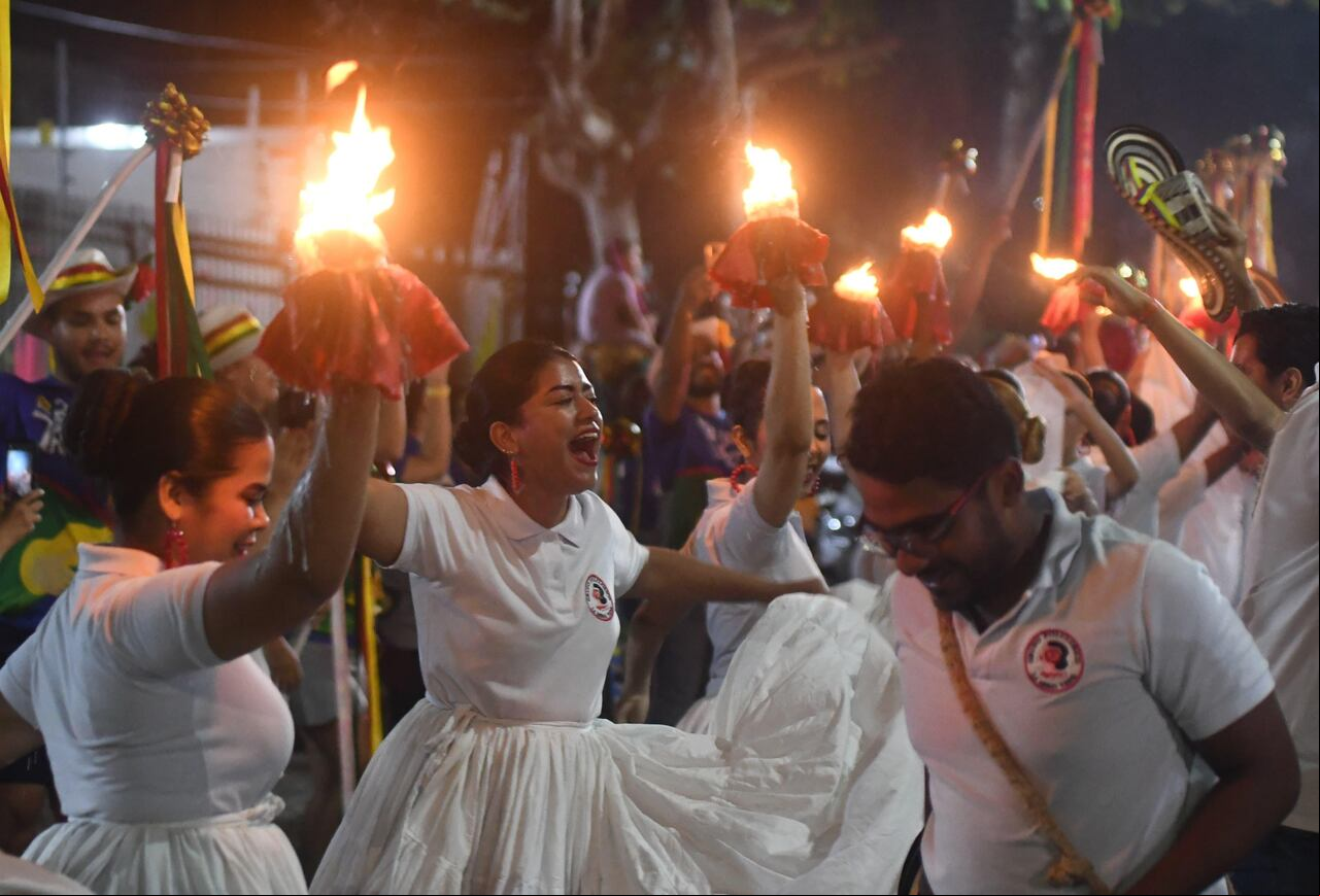 Las máscaras que utilizan en la danza del Congo hacen homenaje a la fauna del país. Carnaval de Barranquilla 2025. José Luis Guzmán / El País