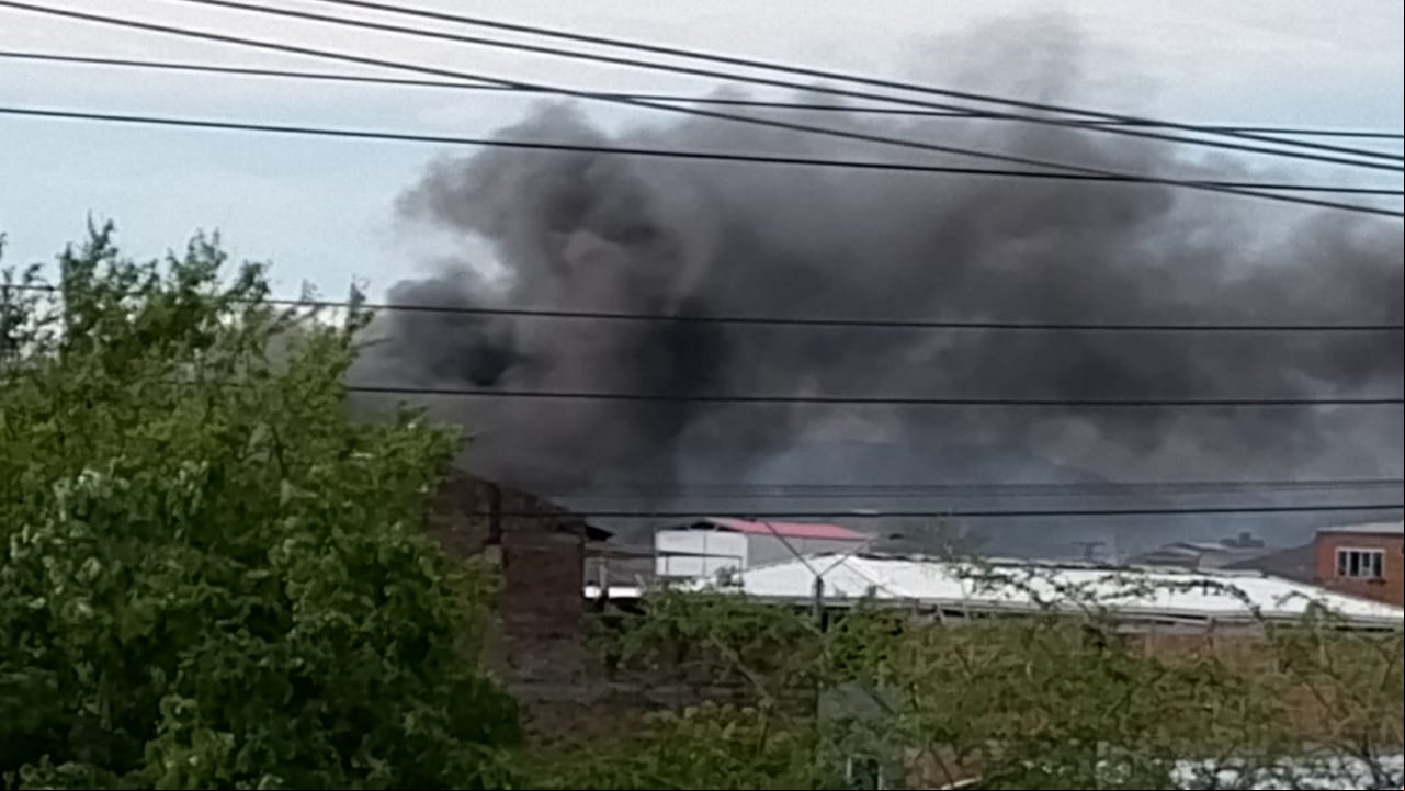 Una vivienda ubicada en la Calle 33A con Transversal 30 sufrió un incendio estructural que obligó a la movilización de tres unidades del cuerpo de bomberos y personal de salud.