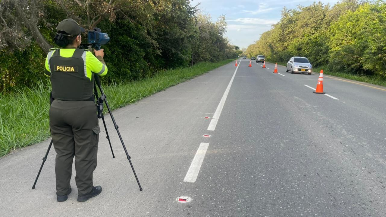 Policía Nacional adelanta operativos en las distinas vías del país para asegurar el regreso de la gente sana y salva. Foto Especial para El País