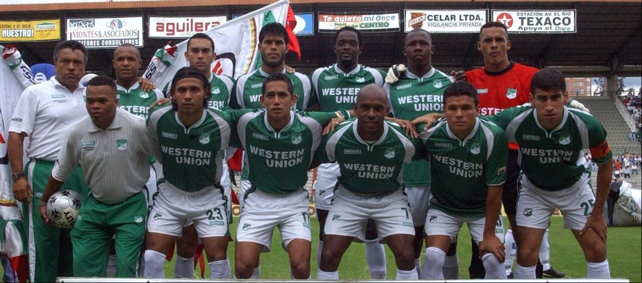 Julián Téllez (segundo, arriba, de izquierda a derecha) cuando jugó para el Deportivo Cali.