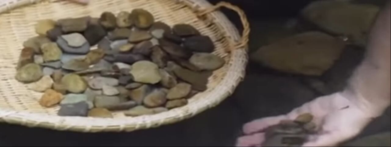Este exótico platillo es conocido como suodiu, que significa "chupar y desechar".