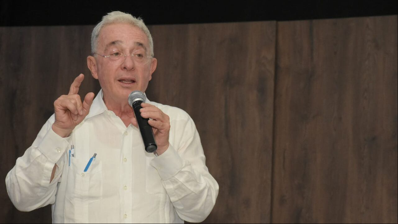 Visita Expresidente Álvaro Uribe a Santiago de Cali para la presentación de los candidatos por el Centro Democrático a las Elecciones Regionales.