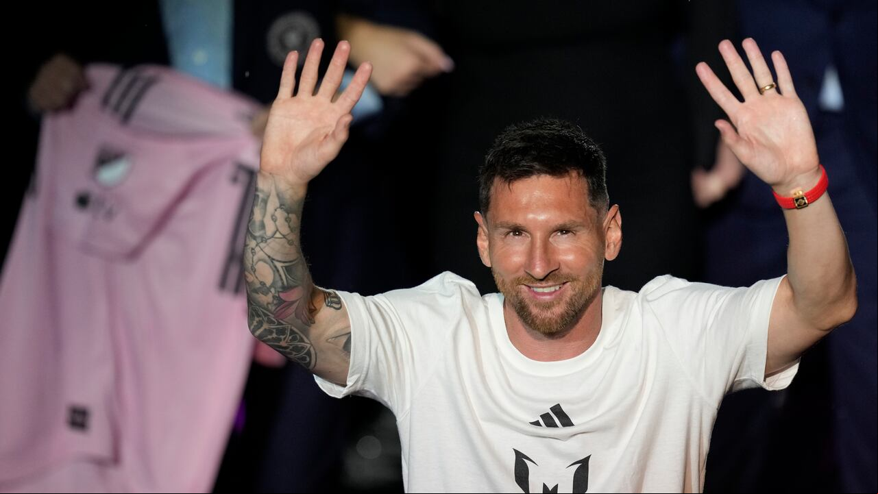 CORRECTS STADIUM NAME - Inter Miami's Lionel Messi waves after receiving his team jersey as he is introduced during a celebration by the team at DRV PNK Stadium, Sunday, July 16, 2023, in Fort Lauderdale, Fla. (AP Photo/Rebecca Blackwell)