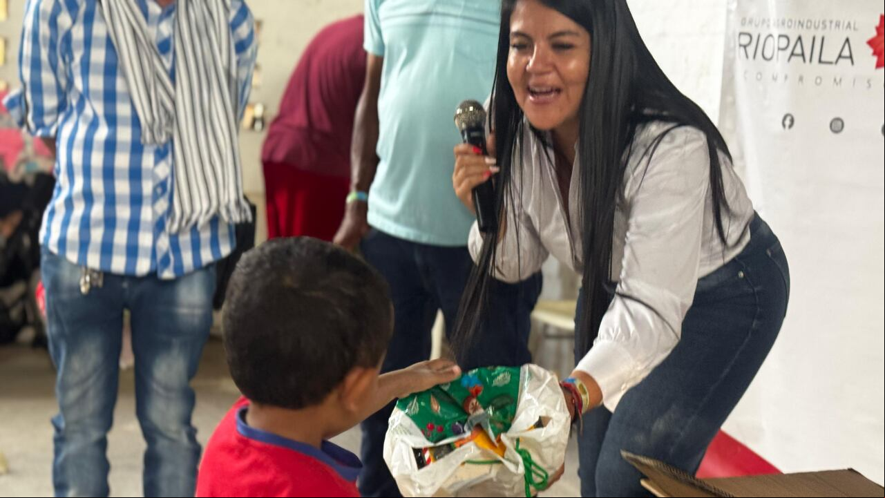 Más de 4000 niños del Valle y Norte del Cauca recibieron regalos en Navidad de manos de los líderes comunitarios y Riopaila.