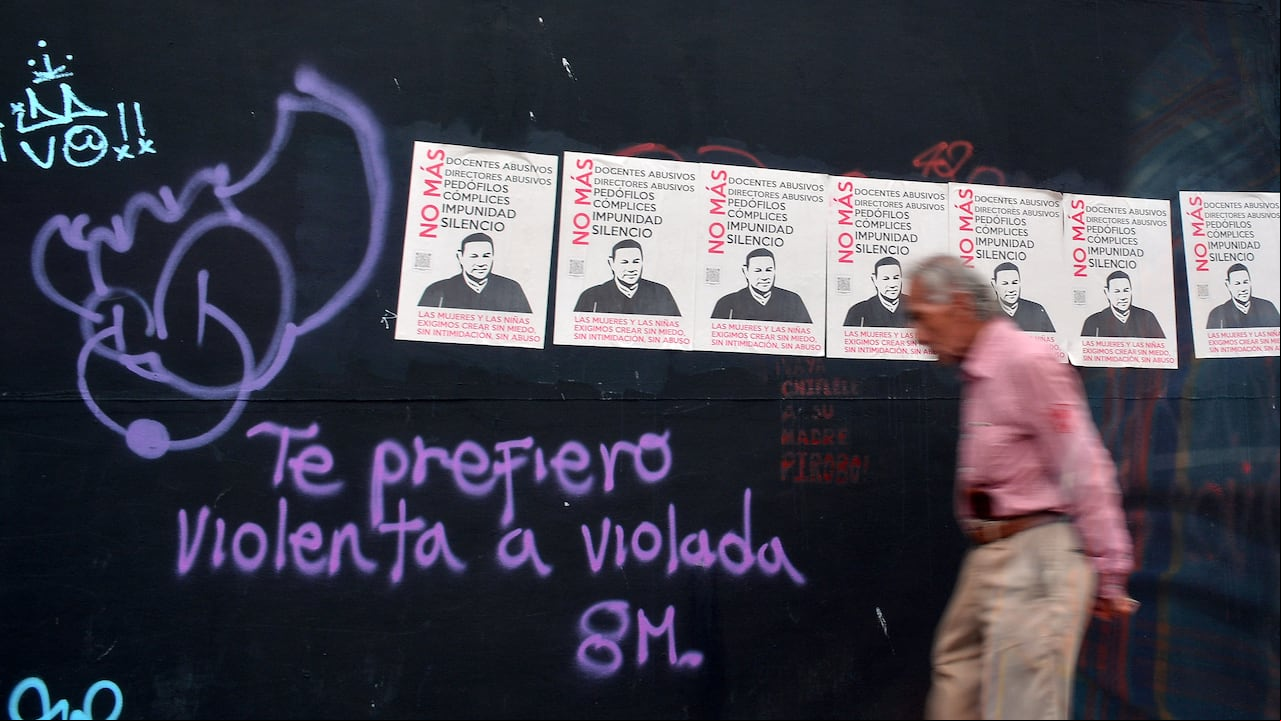 Durante la marcha que se realizó en Cali, por el Día Internacional de la Mujer, dejó fachadas de viviendas y negocios comerciales, al igual que la Gobernación del Valle, con grafitis y afiches. La marcha que salió del parque de Jovita, subió por la calle quinta, cruzó por la carrera 10 y luego giró a la derecha en la calle novena, para llegar al Bulevar.