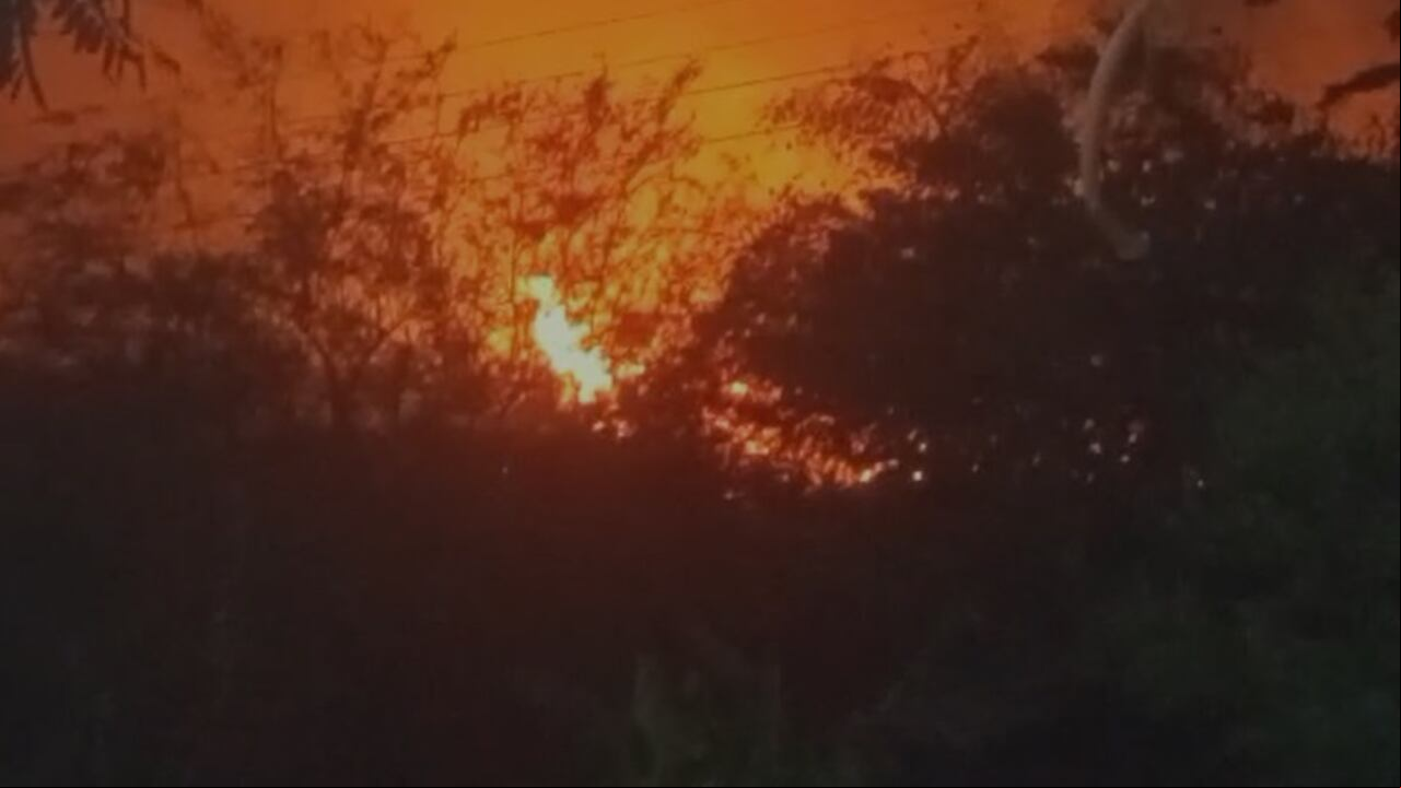 Los bomberos de El Patía y la comunidad pidieron ayuda a organismos de socorro de la ciudad de Popayán.