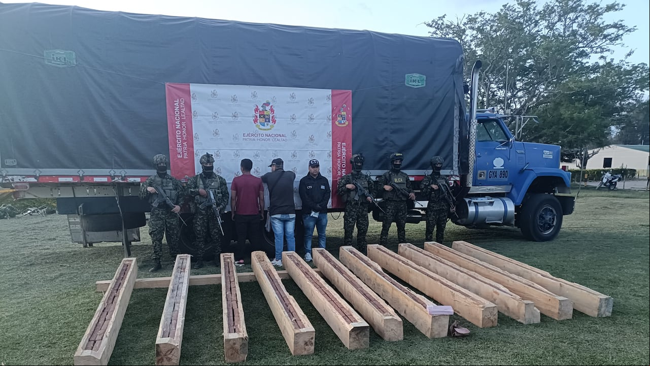 Las tropas hallaron en medio de troncos de madera los paquetes del alcaloide.