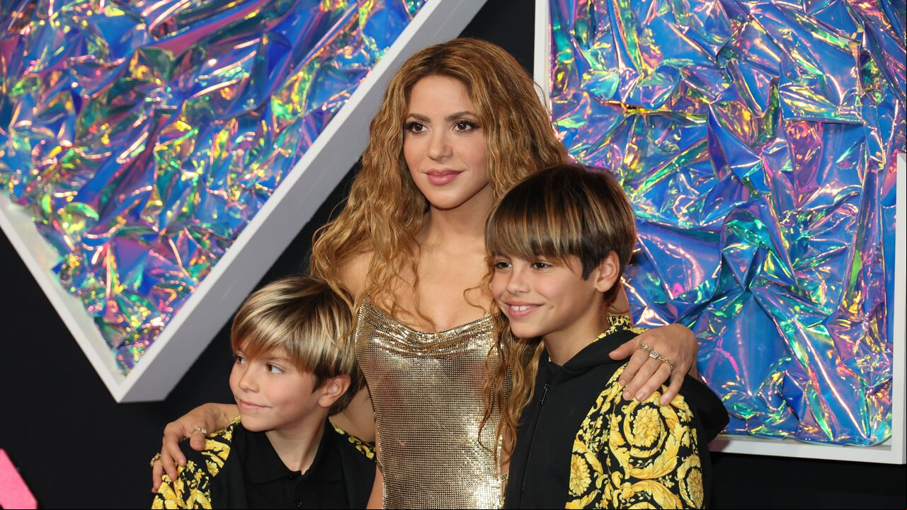 Sasha Piqué, Shakira y Milan Piqué asisten a los MTV Video Music Awards 2023 en el Prudential Center el 12 de septiembre de 2023 en Newark, Nueva Jersey. (Foto de Dia Dipasupil/FilmMagic)