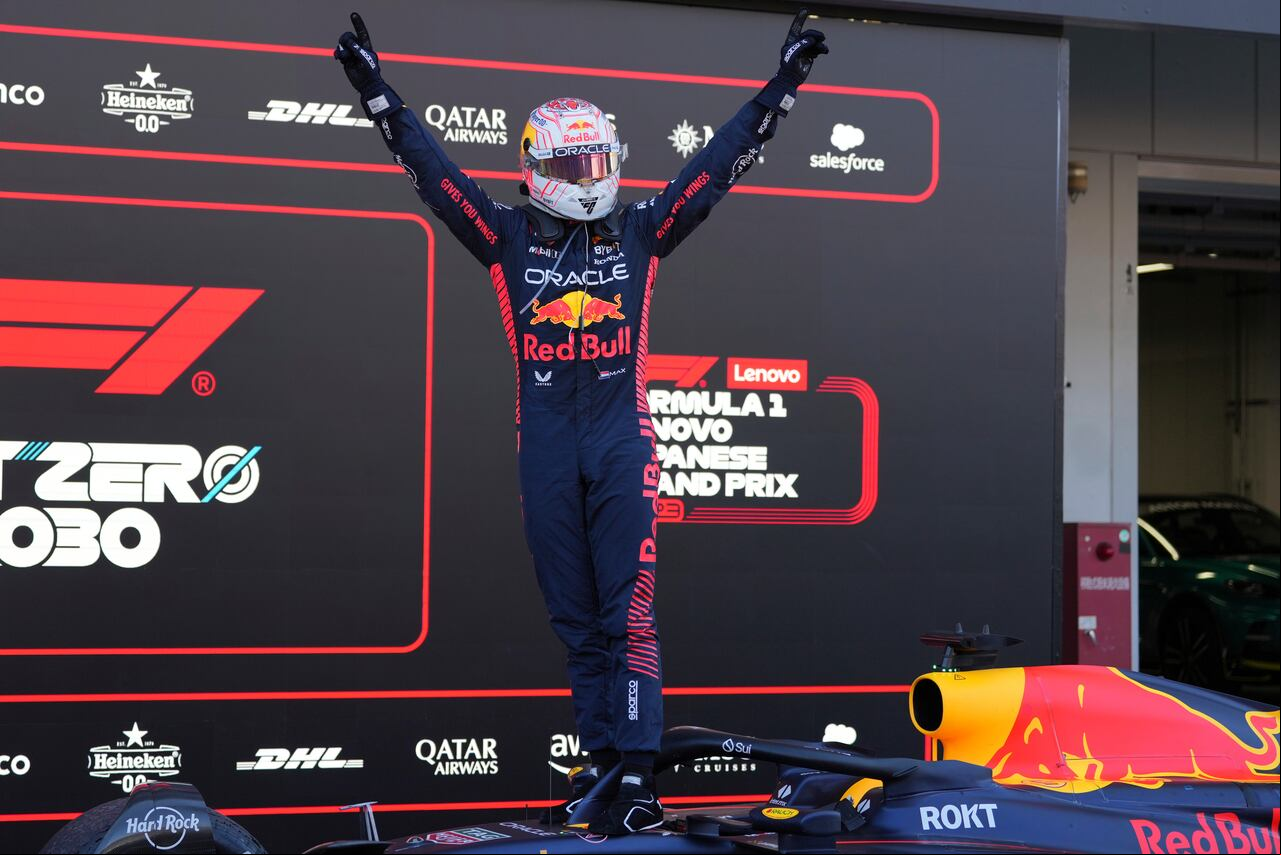Max Verstappen celebrando su triunfo en el GP de Japón 2023