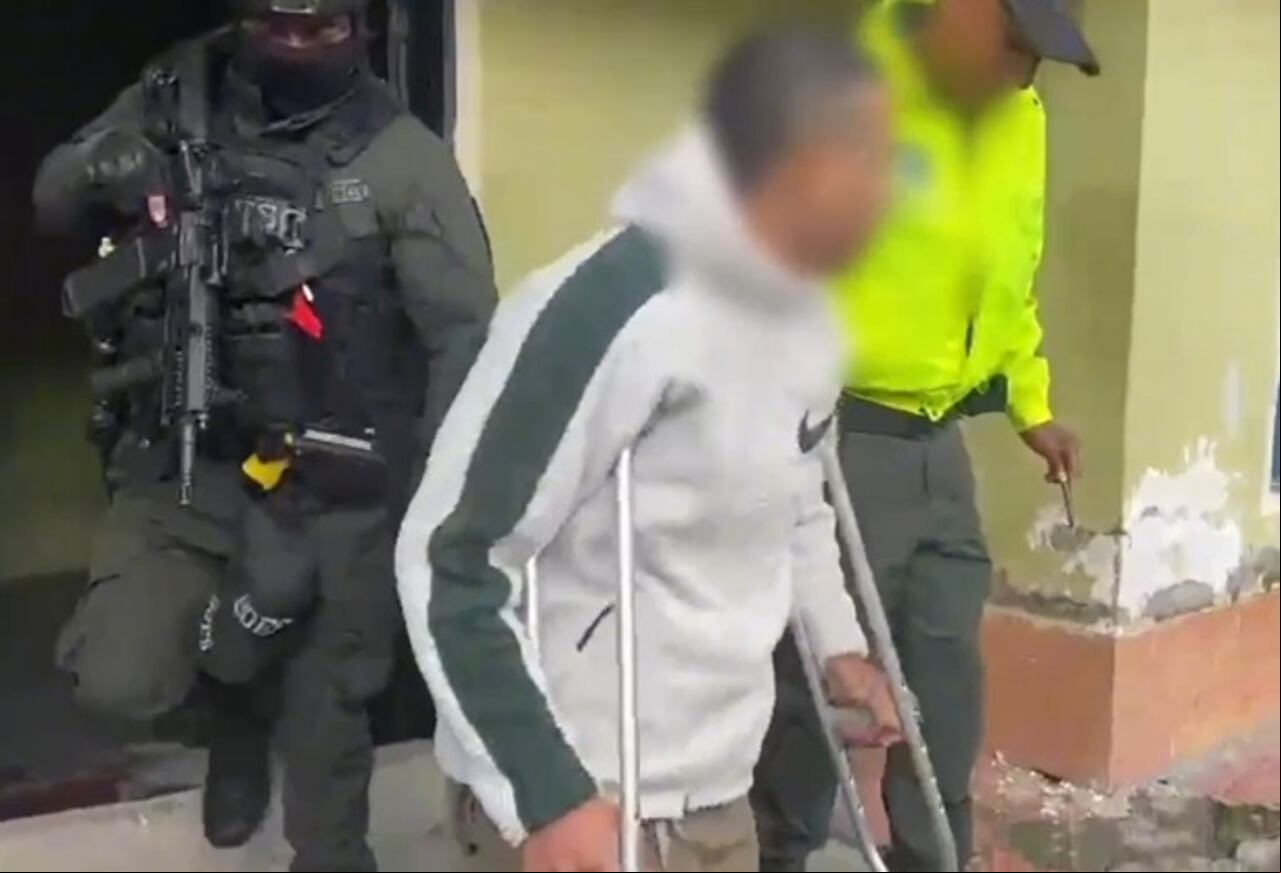Las autoridades indicaron que todos los hoy capturados registran antecedentes judiciales por los delitos de hurto calificado y agravado, así como tráfico de estupefacientes.