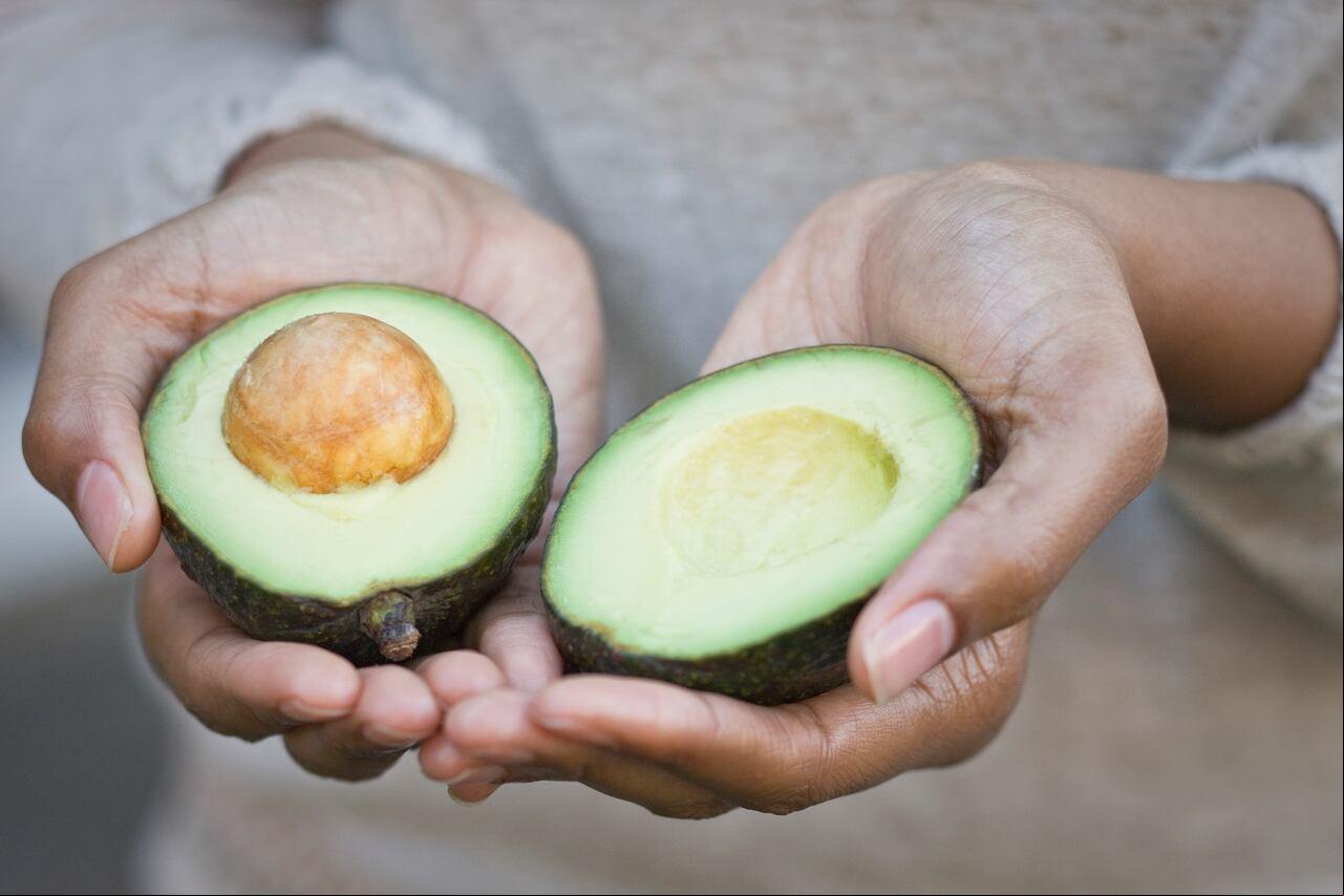 El consumo de aguacate le aporta grasas saludables al organismo. Foto: Getty Images