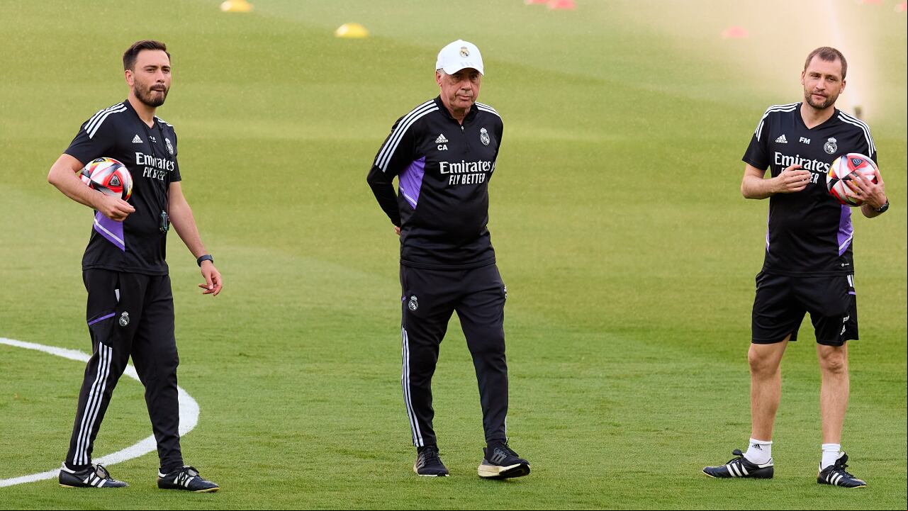 SEVILLE, SPAIN - MAY 05: Carlo Ancelotti, manager of Real Madrid and his staff interact during the Training session at Estadio de La Cartuja on May 05, 2023 in Seville, Spain. Real Madrid will face CA Osasuna in the Copa del Rey final on May 6, 2023. (Photo by Getty Images/Fran Santiago)