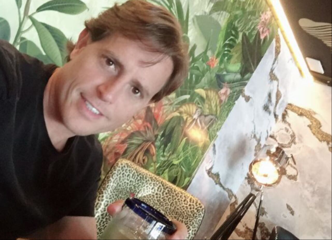 El actor Juan Carlos Serrano preocupó a sus seguidores con una foto suya en el hospital.